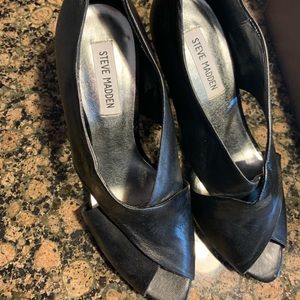 Steve Madden high heel leather shoes.